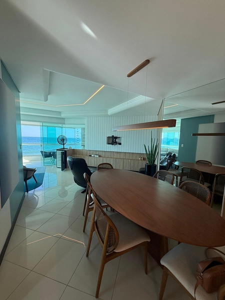 Requinte, frente ao mar, localizado em Meia Praia.: 10ª foto da galeria de imagens do imóvel