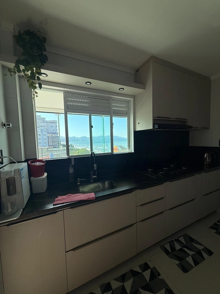 Requinte, frente ao mar, localizado em Meia Praia.: 12ª foto da galeria de imagens do imóvel