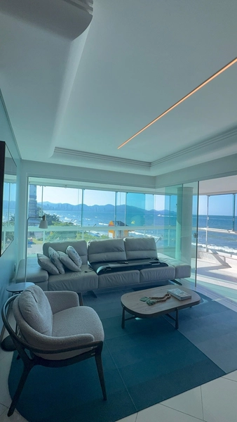 Requinte, frente ao mar, localizado em Meia Praia.: 6ª foto da galeria de imagens do imóvel