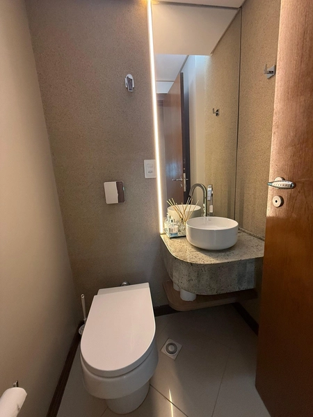 Requinte, frente ao mar, localizado em Meia Praia.: 24ª foto da galeria de imagens do imóvel