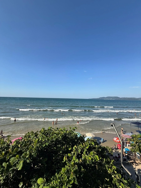 Requinte, frente ao mar, localizado em Meia Praia.: 1ª foto da galeria de imagens do imóvel