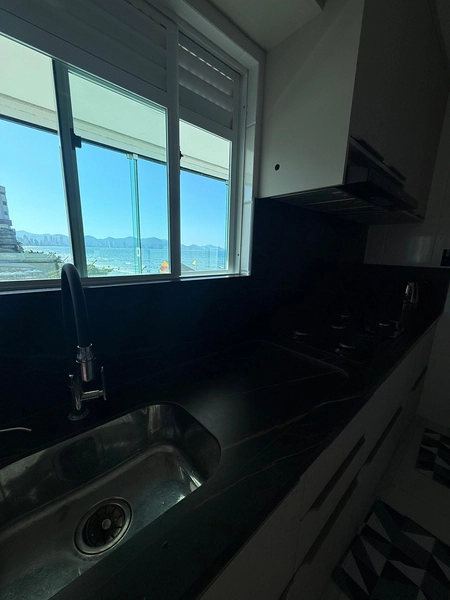 Requinte, frente ao mar, localizado em Meia Praia.: 13ª foto da galeria de imagens do imóvel