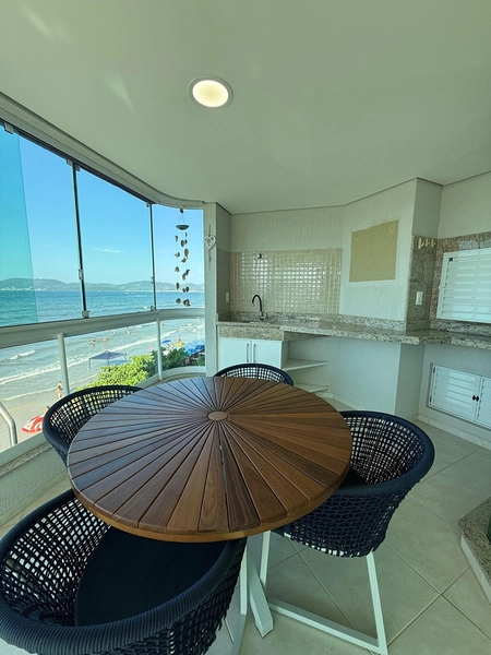Requinte, frente ao mar, localizado em Meia Praia.: 7ª foto da galeria de imagens do imóvel