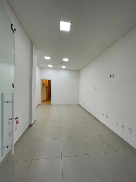 LOCAÇÃO DE SALA COMERCIAL – MEIA PRAIA | SEGUNDA QUADRA: 2ª foto da galeria de imagens do imóvel