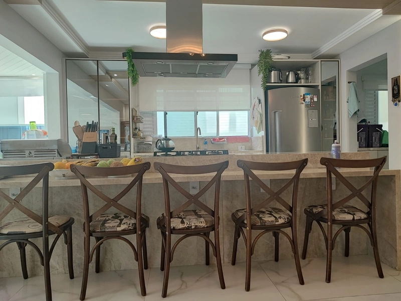 APARTAMENTO DIFERENCIADO – QUADRA MAR | FRENTE AV. NEREU RAMOS: 2ª foto da galeria de imagens do imóvel