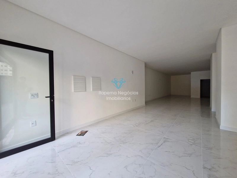 Sala comercial em Meia Praia.  Segunda quadra: 4ª foto da galeria de imagens do imóvel