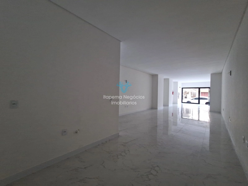 Sala comercial em Meia Praia.  Segunda quadra: 1ª foto da galeria de imagens do imóvel