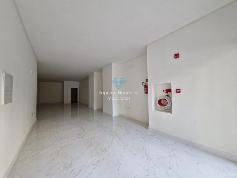 Sala comercial em Meia Praia.  Segunda quadra: 6ª foto da galeria de imagens do imóvel