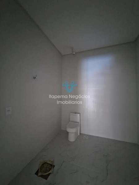 Sala comercial em Meia Praia.  Segunda quadra: 7ª foto da galeria de imagens do imóvel