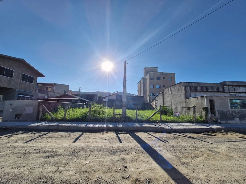 Terreno a Venda: 1ª foto da galeria de imagens do imóvel