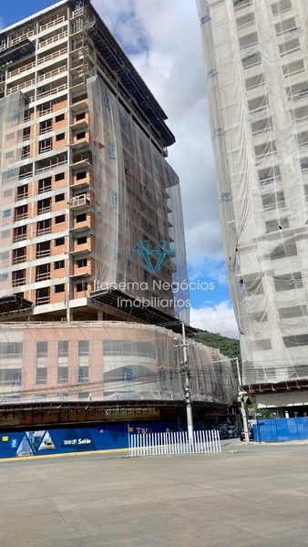 Apartamento com sacada externa e sacada interna - 2 Vagas de Garagem: 3ª foto da galeria de imagens do imóvel