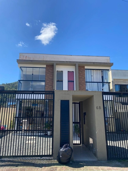 Sobrado para locação anual ,  2 quartos, 1 suíte. : 1ª foto da galeria de imagens do imóvel