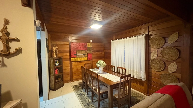 Casa à Venda – Meia Praia: 2ª foto da galeria de imagens do imóvel