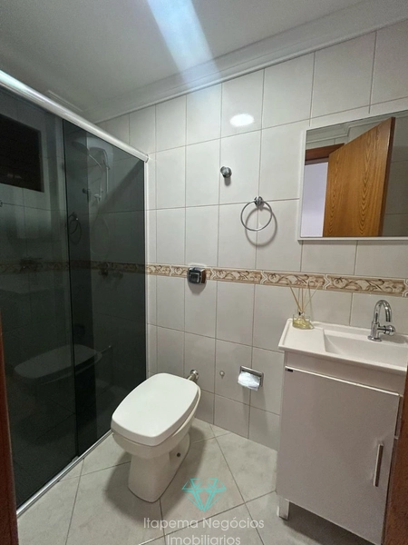 Esquina c/ Avenida Nereu Ramos, apenas 100 metros do mar.: 6ª foto da galeria de imagens do imóvel