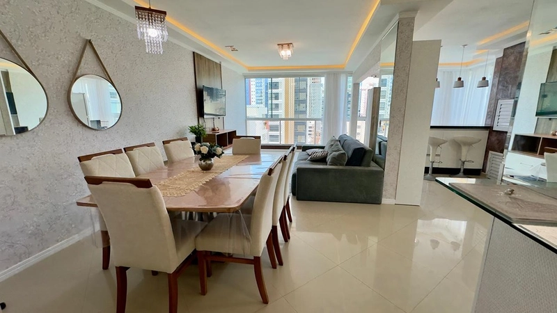 Apartamento à Venda na Meia Praia – Segunda Quadra do Mar: 2ª foto da galeria de imagens do imóvel