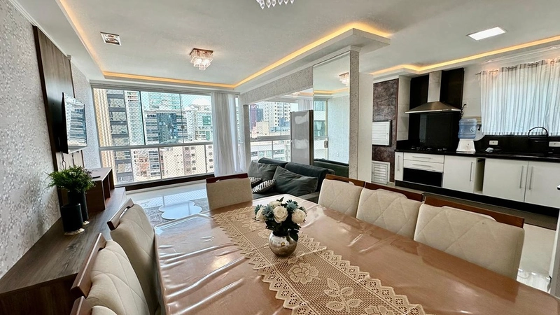 Apartamento à Venda na Meia Praia – Segunda Quadra do Mar: 3ª foto da galeria de imagens do imóvel