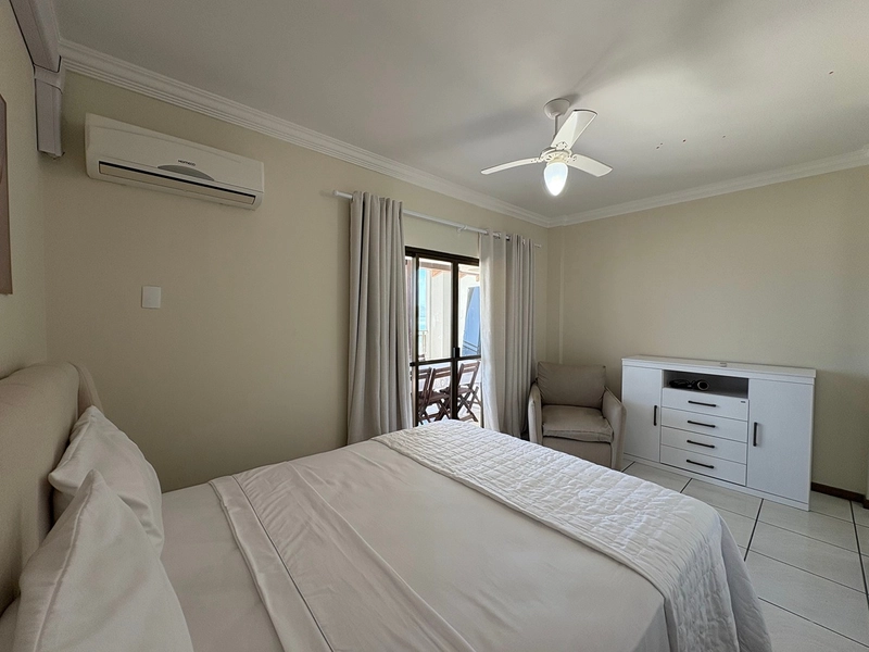 REALIZE UM SONHO! Apartamento Duplex na cobertura frente mar no bairro Meia Praia- Itapema SC: 3ª foto da galeria de imagens do imóvel