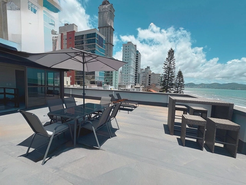 REALIZE UM SONHO! Apartamento Duplex na cobertura frente mar no bairro Meia Praia- Itapema SC: 4ª foto da galeria de imagens do imóvel