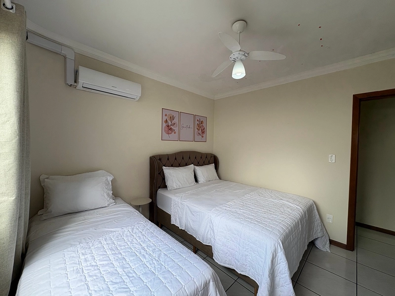 REALIZE UM SONHO! Apartamento Duplex na cobertura frente mar no bairro Meia Praia- Itapema SC: 5ª foto da galeria de imagens do imóvel