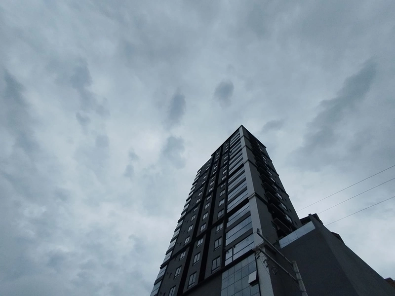 REALIZE UM SONHO! Belissima apartamento de alto padrão localizada no bairo Balneario Perequê com uma bela vista do mar: 2ª foto da galeria de imagens do imóvel