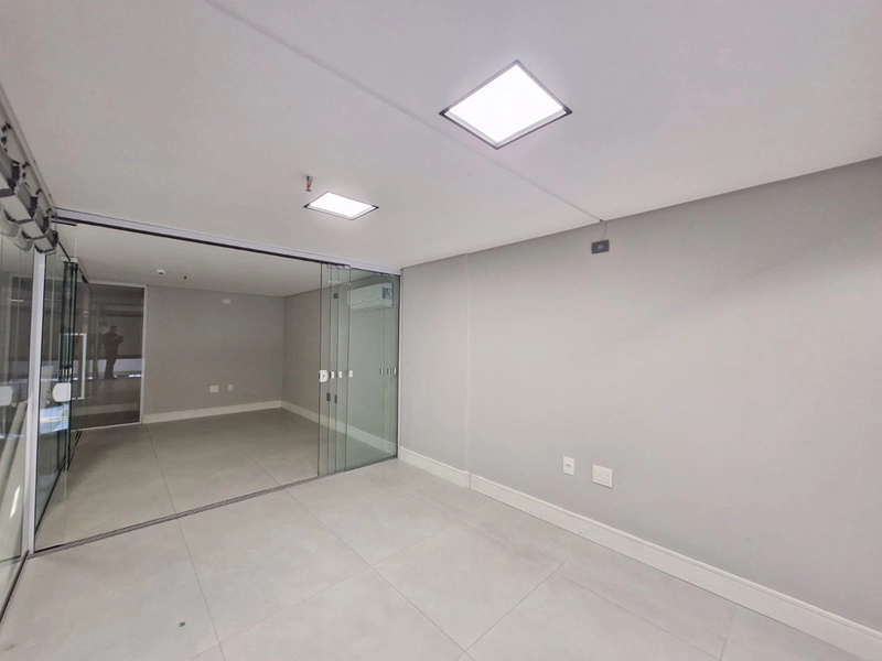 SALA COMERCIAL – FRENTE PARA A SEGUNDA AVENIDA: 5ª foto da galeria de imagens do imóvel