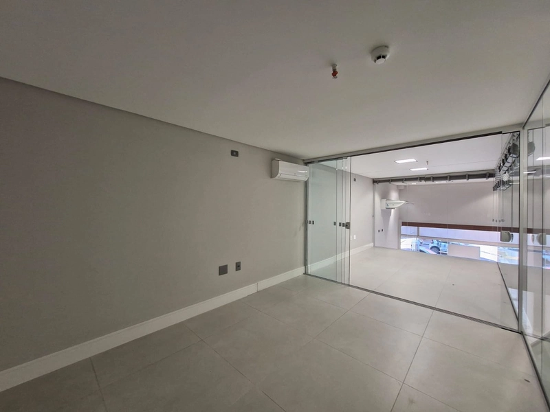 SALA COMERCIAL – FRENTE PARA A SEGUNDA AVENIDA: 4ª foto da galeria de imagens do imóvel