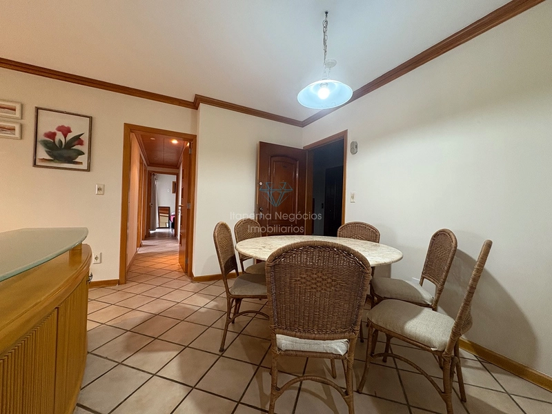 Apartamento bem localizado na avenida principal do bairro Perequê Porto Belo: 2ª foto da galeria de imagens do imóvel