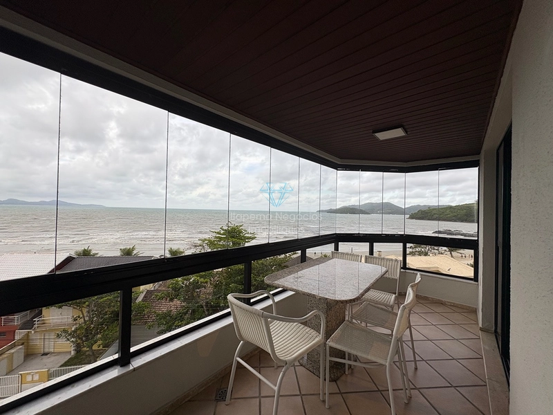 Apartamento bem localizado na avenida principal do bairro Perequê Porto Belo: 1ª foto da galeria de imagens do imóvel