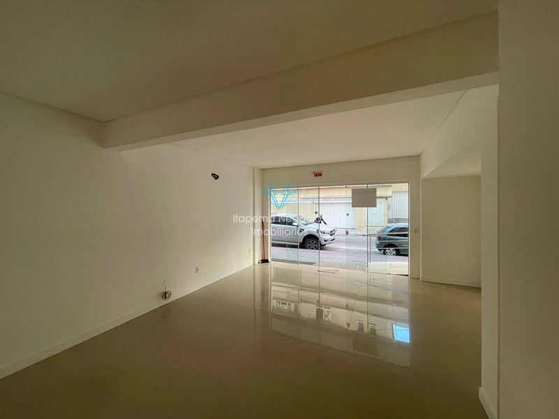 Sala comercial para alugar na, Meia Praia, Itapema.: 1ª foto da galeria de imagens do imóvel