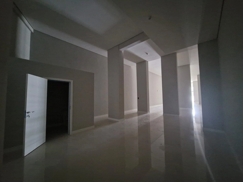 Sala Comercial para Locação no Centro de Itapema: 3ª foto da galeria de imagens do imóvel