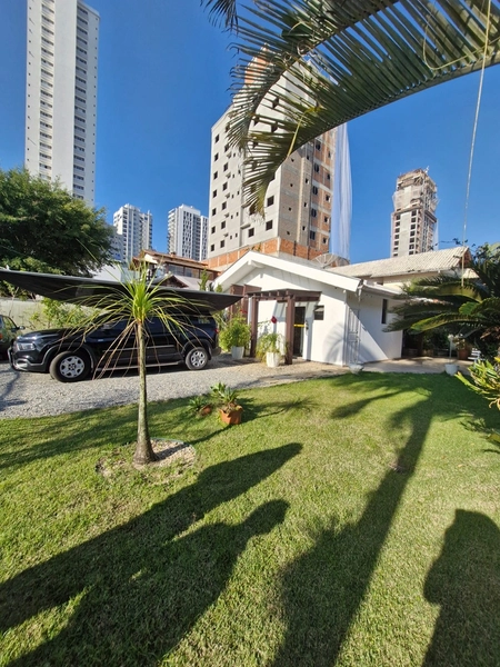 Casa de alto padrão, em Itapema/ SC.: 4ª foto da galeria de imagens do imóvel