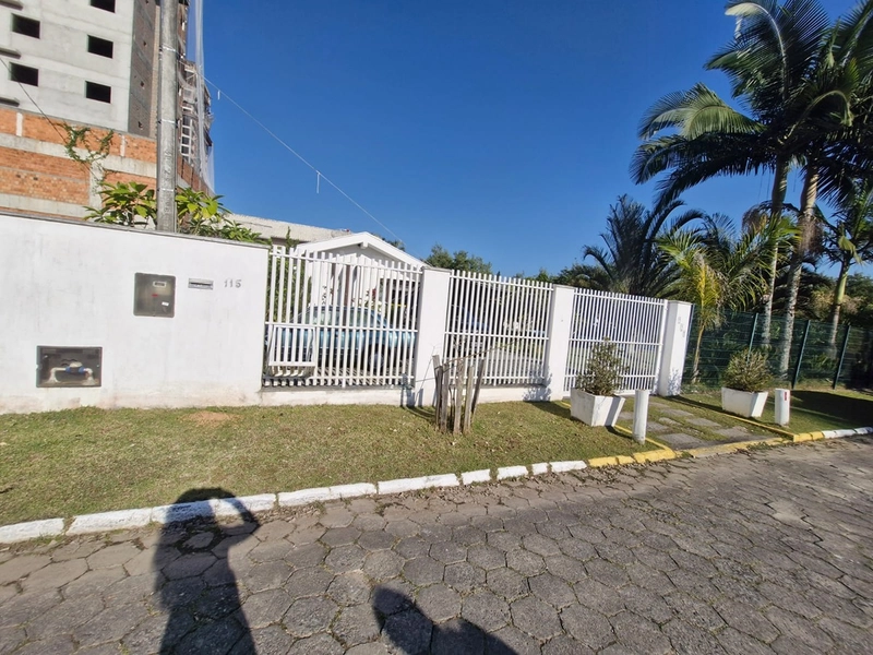 Casa de alto padrão, em Itapema/ SC.: 3ª foto da galeria de imagens do imóvel