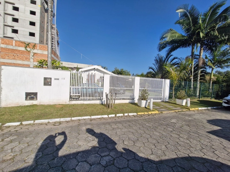 Casa de alto padrão, em Itapema/ SC.: 2ª foto da galeria de imagens do imóvel