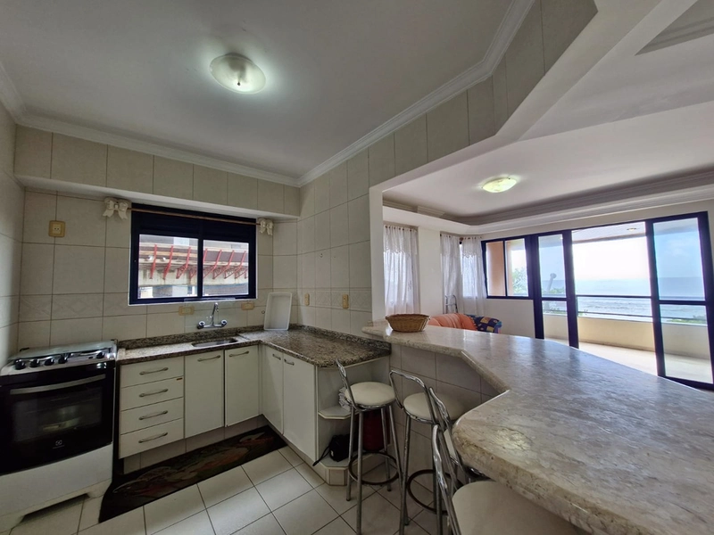 Conforto e exclusividade de frente para o mar em Meia Praia: 10ª foto da galeria de imagens do imóvel