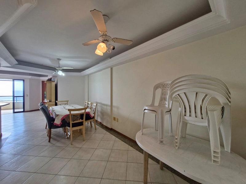 Conforto e exclusividade de frente para o mar em Meia Praia: 8ª foto da galeria de imagens do imóvel