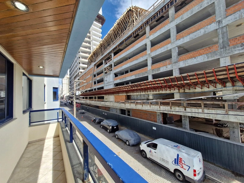 Conforto e exclusividade de frente para o mar em Meia Praia: 5ª foto da galeria de imagens do imóvel