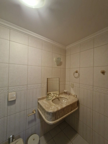 Conforto e exclusividade de frente para o mar em Meia Praia: 13ª foto da galeria de imagens do imóvel