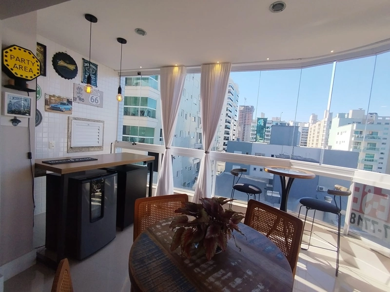 Apartamento mobiliado com vista para o mar localizado no Centro de Itapema: 3ª foto da galeria de imagens do imóvel