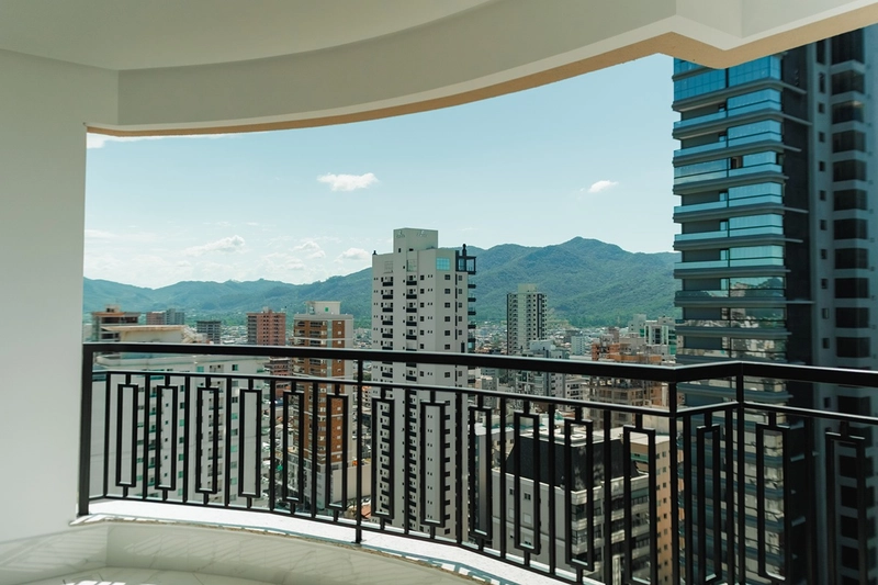 Apartamento à Venda em Meia Praia – Alto Padrão: 1ª foto da galeria de imagens do imóvel