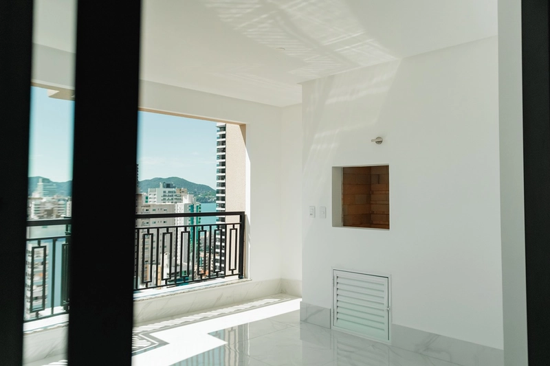 Apartamento à Venda em Meia Praia – Alto Padrão: 3ª foto da galeria de imagens do imóvel