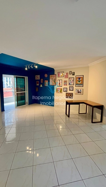 LOCAÇÃO – APARTAMENTO DIFERENCIADO QUADRA MAR: 3ª foto da galeria de imagens do imóvel