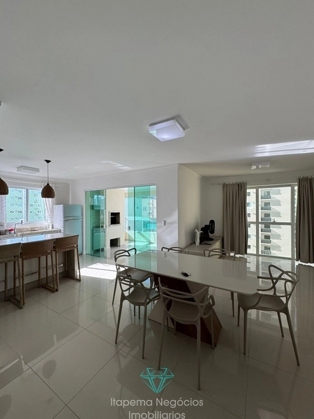 Apartamento 3 suítes, 2 vagas - Meia Praia: 2ª foto da galeria de imagens do imóvel