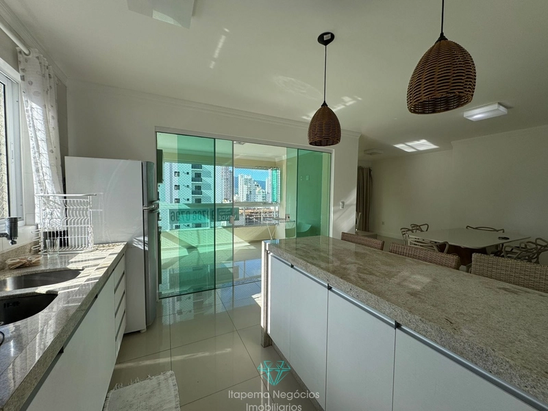 Apartamento 3 suítes, 2 vagas - Meia Praia: 3ª foto da galeria de imagens do imóvel