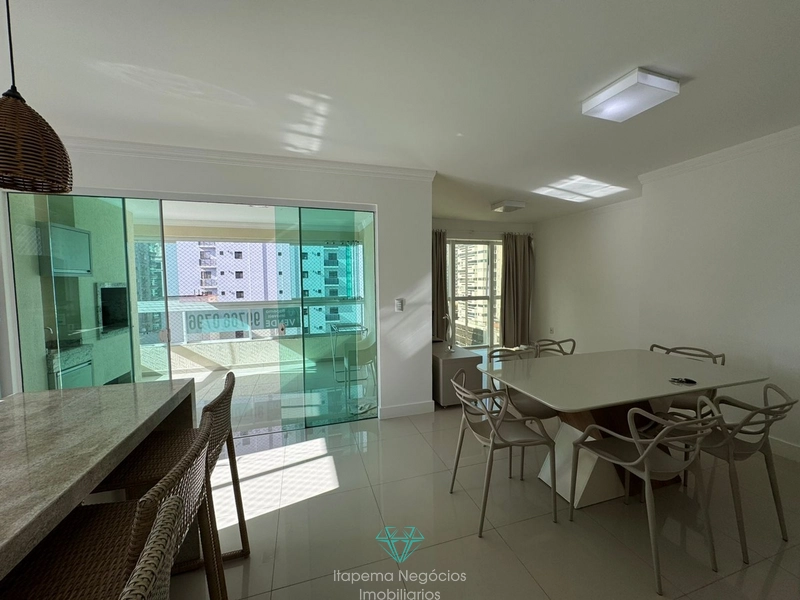 Apartamento 3 suítes, 2 vagas - Meia Praia: 1ª foto da galeria de imagens do imóvel