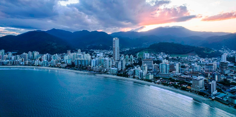 Com 4 suítes amplas proporcionando privacidade e espaço para viver.: 7ª foto da galeria de imagens do imóvel