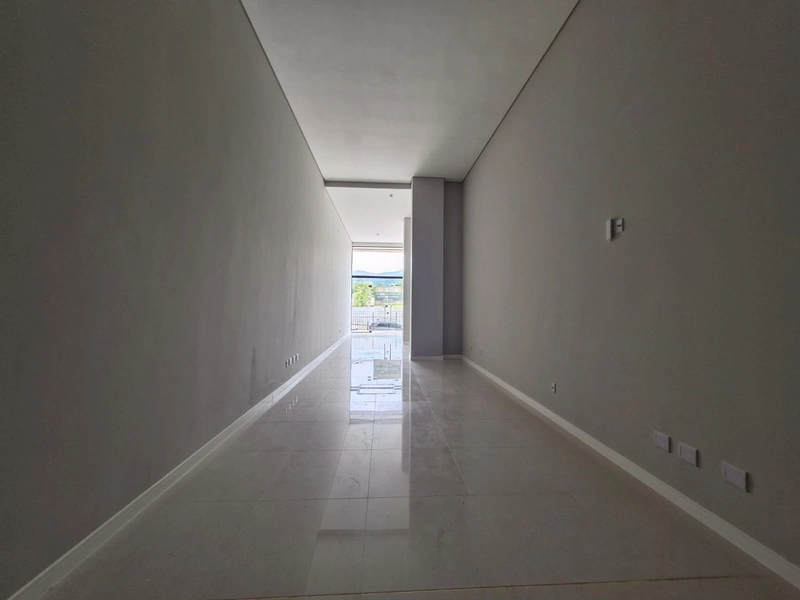 Sala Comercial para Locação no Centro de Itapema: 2ª foto da galeria de imagens do imóvel