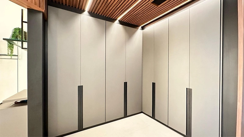 Frente para a avenida. 4 Suítes, 3 Vagas com 331,15m² Privativos: 29ª foto da galeria de imagens do imóvel