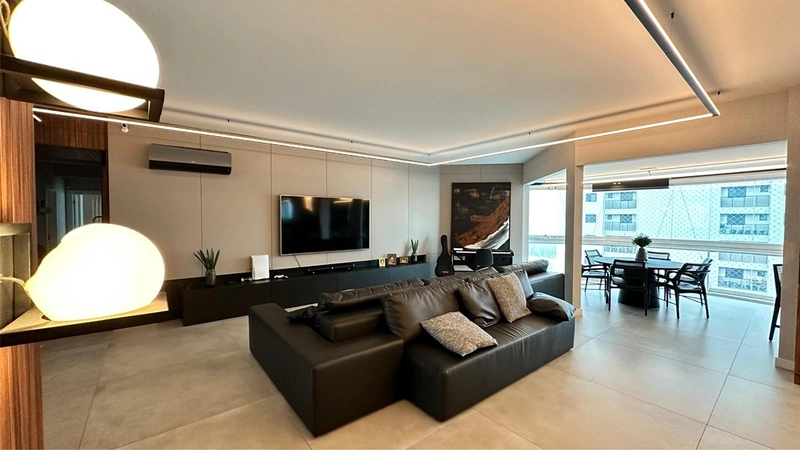 Frente para a avenida. 4 Suítes, 3 Vagas com 331,15m² Privativos: 2ª foto da galeria de imagens do imóvel
