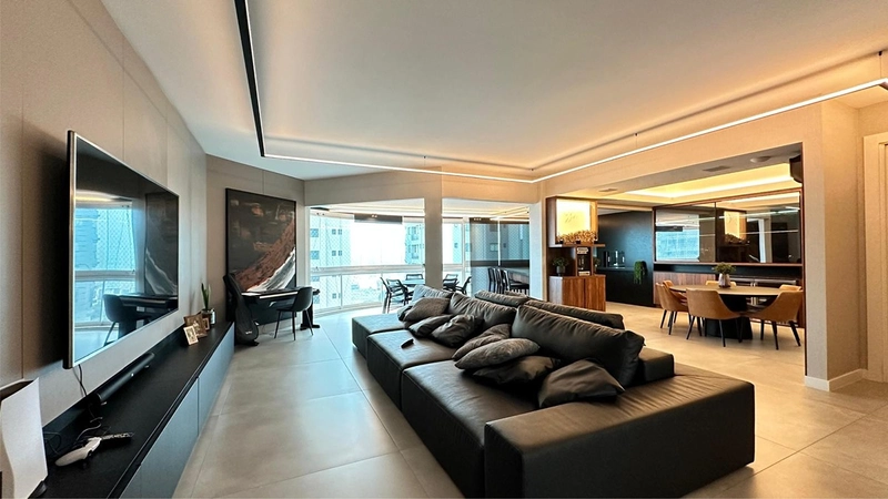 Frente para a avenida. 4 Suítes, 3 Vagas com 331,15m² Privativos: 1ª foto da galeria de imagens do imóvel