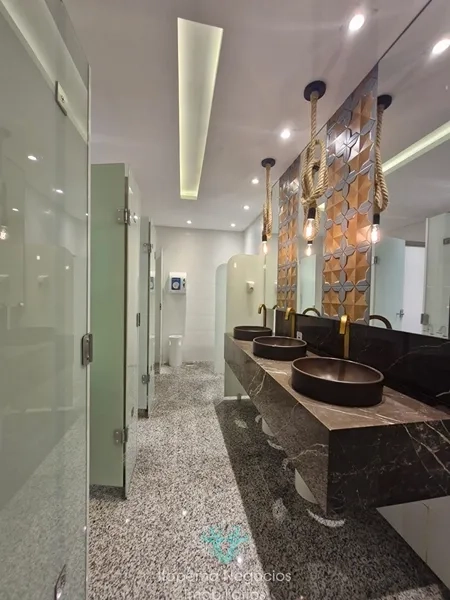 Frente para a avenida. 4 Suítes, 3 Vagas com 331,15m² Privativos: 93ª foto da galeria de imagens do imóvel